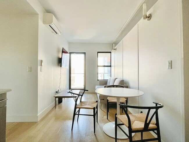 Furnished room/NOT APARTMENT in Brooklyn, NY - Building Photo - Building Photo