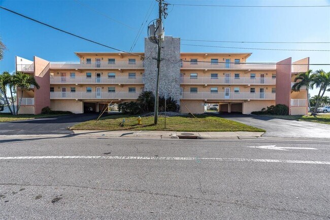 175 116th Ave in Treasure Island, FL - Building Photo - Building Photo