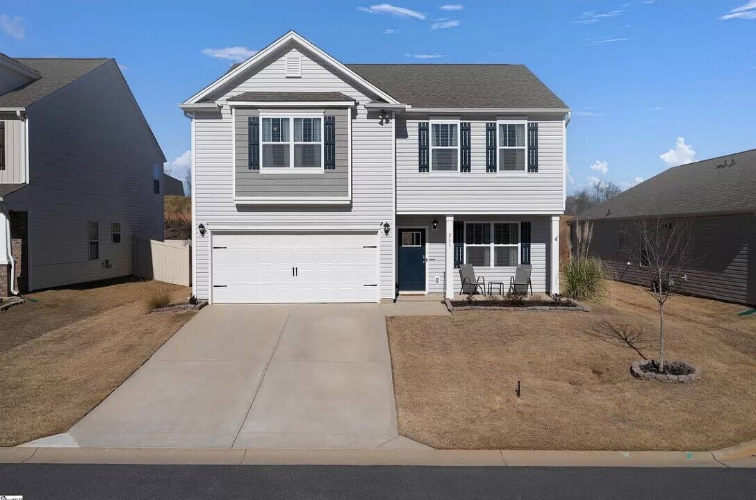 211 Darrowby Wy in Simpsonville, SC - Building Photo