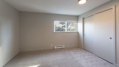 Sylvan Court in Seattle, WA - Foto de edificio - Interior Photo