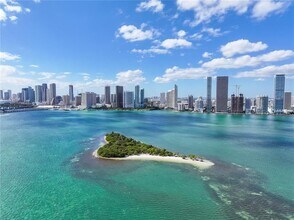 2020 N Bayshore Dr in Miami, FL - Building Photo - Building Photo