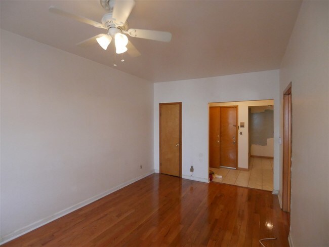 254 Clendenny Ave-Unit -4 in Jersey City, NJ - Building Photo - Building Photo