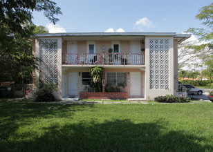 4200 SW 12th St in Miami, FL - Building Photo - Building Photo