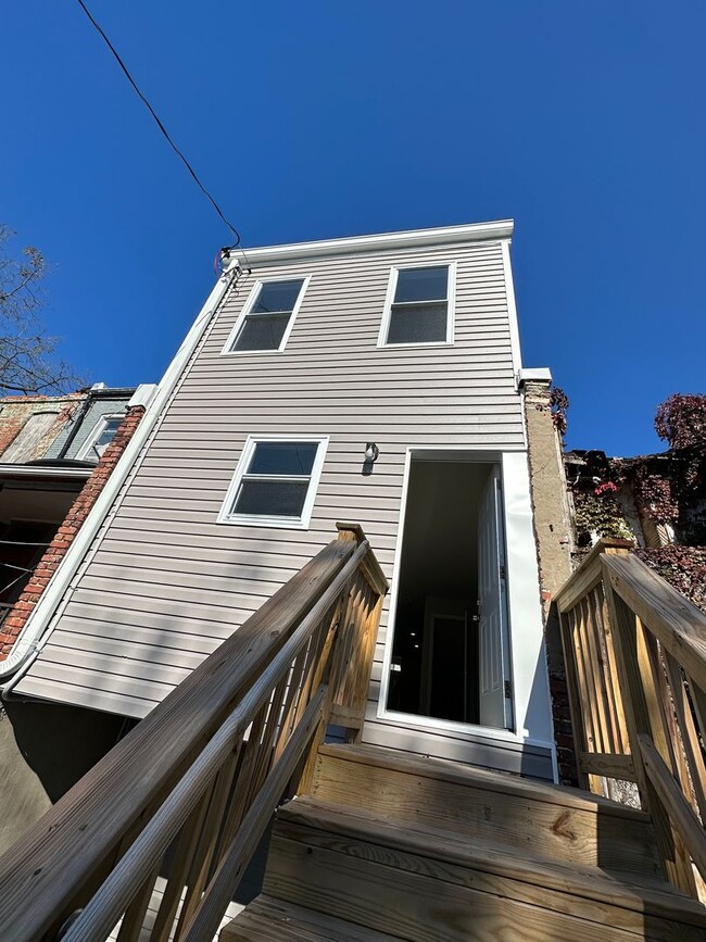 1613 Abbotston St in Baltimore, MD - Foto de edificio - Building Photo
