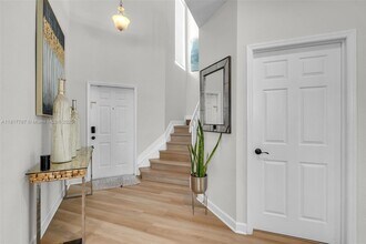 11319 NW 43rd Terrace in Doral, FL - Building Photo - Building Photo