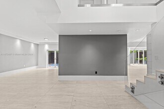 1830 Chucunantah Rd in Miami, FL - Foto de edificio - Building Photo
