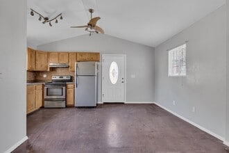 1127 N El Paso St, Unit 5 in El Paso, TX - Foto de edificio - Building Photo