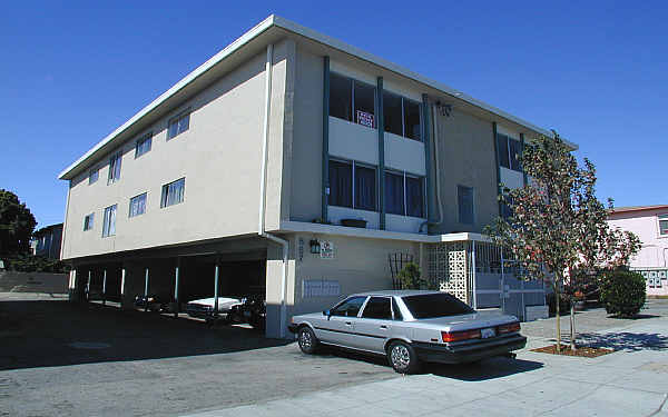 867 Huntington Ave in San Bruno, CA - Foto de edificio - Building Photo