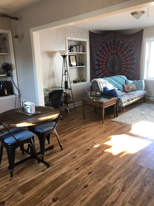 19 E Main St, Unit 19 b in Hummelstown, PA - Building Photo
