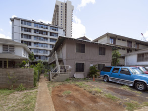 411 Kalaimoku St in Honolulu, HI - Building Photo - Building Photo