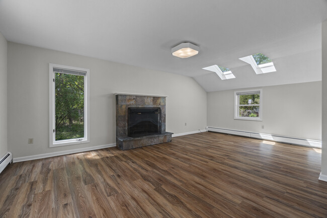 671 Cornwall Ave, Unit 1 in Cheshire, CT - Building Photo - Building Photo