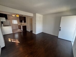 1717 Evergreen St in San Diego, CA - Foto de edificio - Building Photo