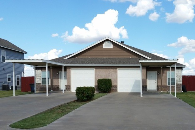 Geronimo Winds Townhomes in Geronimo, OK - Building Photo