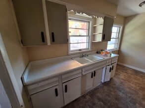 6105 Oakdale Ln in Louisville, KY - Building Photo - Building Photo