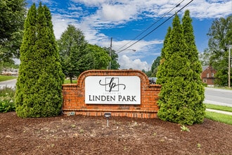 Legacy at Linden Park in Lynchburg, VA - Foto de edificio - Building Photo