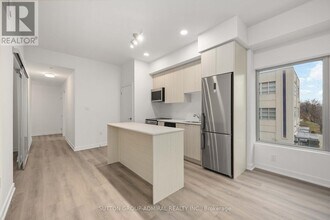 2433 Dufferin St in Toronto, ON - Building Photo - Building Photo