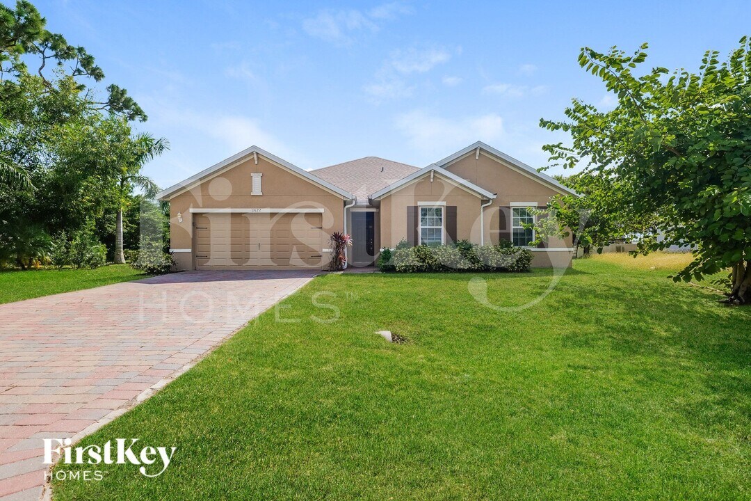 1622 SW 22nd St in Cape Coral, FL - Foto de edificio