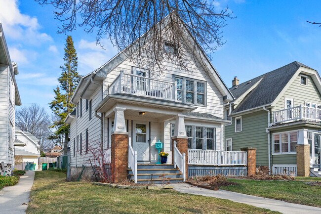 4518 N Woodburn St in Shorewood, WI - Foto de edificio - Building Photo