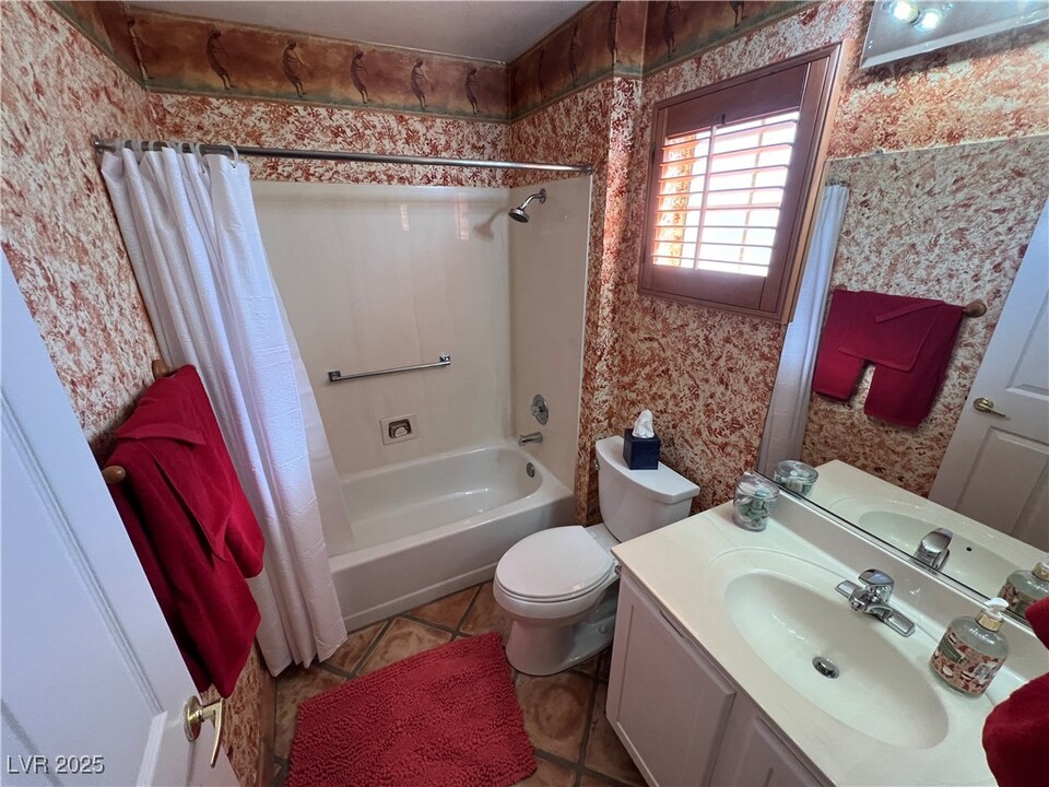 9624 Blue Bell Dr in Las Vegas, NV - Building Photo