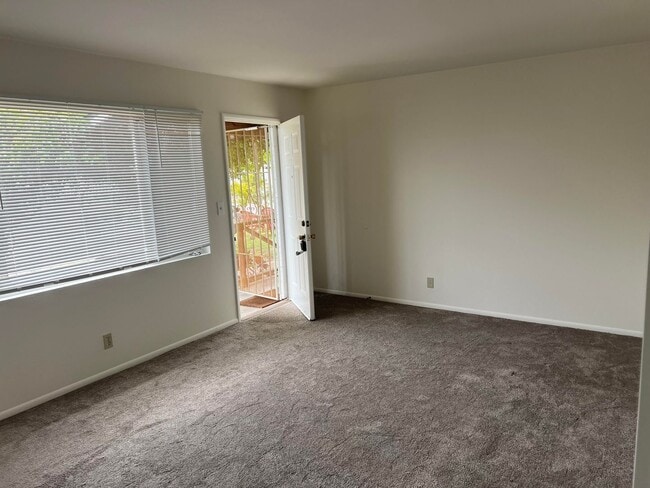 330 Ash Ave in Carpinteria, CA - Building Photo - Building Photo