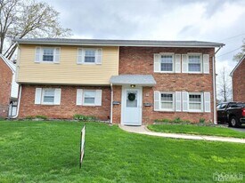 94 Garfield Ave in Woodbridge Township, NJ - Building Photo