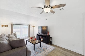 711 Red Oak Ln in Weatherford, TX - Building Photo - Building Photo