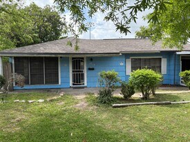 5914 Ridgeway Dr in Houston, TX - Building Photo