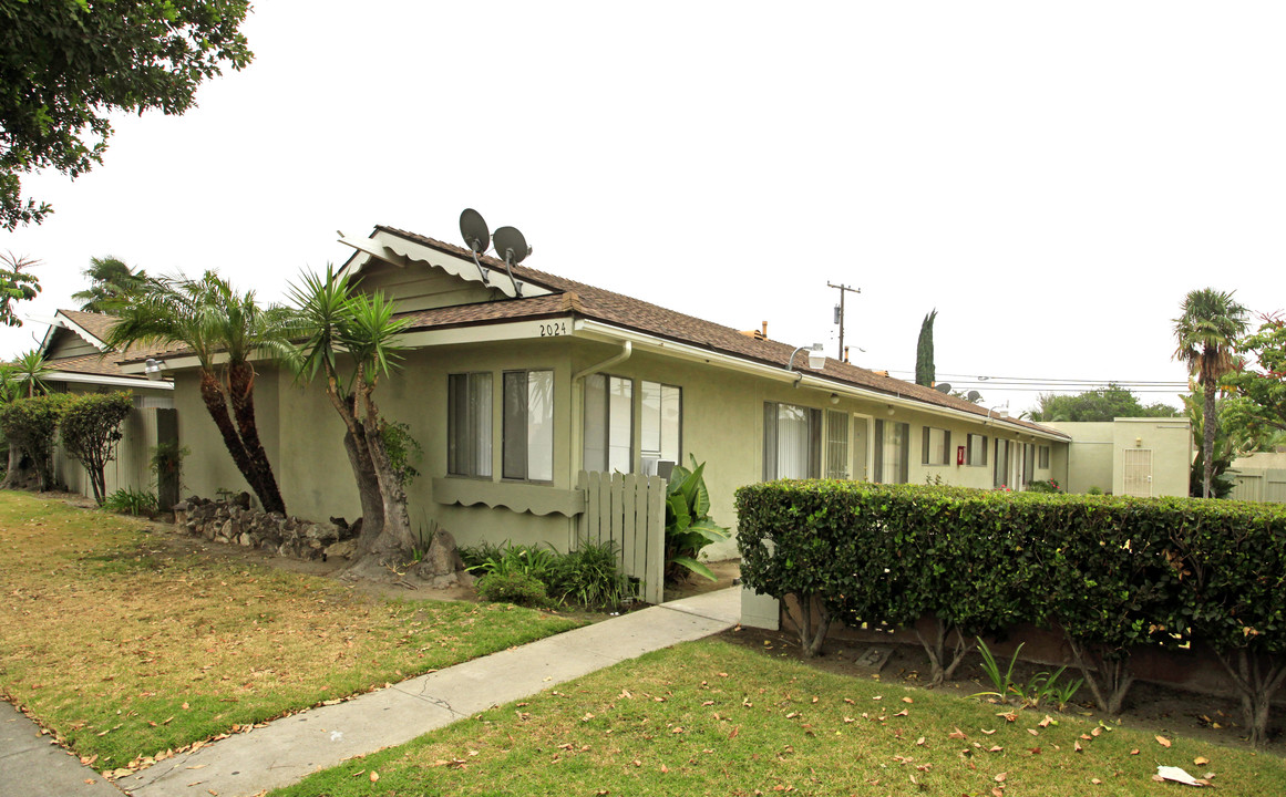 2024 E La Palma Ave in Anaheim, CA - Building Photo