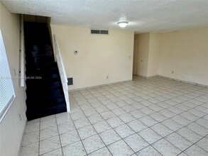 1305 W 53rd St in Hialeah, FL - Building Photo - Building Photo