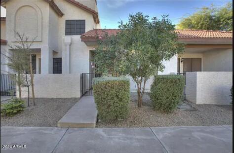 8625 E Belleview Pl in Scottsdale, AZ - Foto de edificio - Building Photo