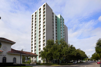 Peterborough Apartments in St. Petersburg, FL - Building Photo - Building Photo