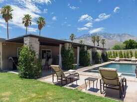 2350 E Via Escuela in Palm Springs, CA - Building Photo