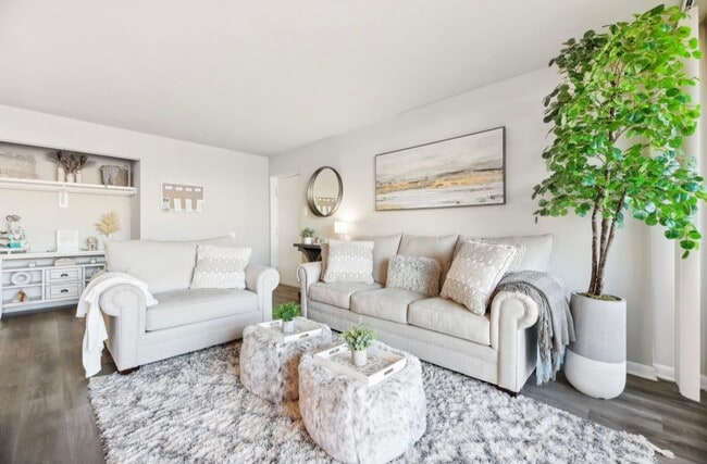 Potomac Garden Apartments in Sterling, VA - Building Photo - Building Photo