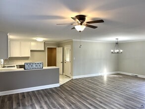 4075 Meadowbrook Dr in Macon, GA - Building Photo - Building Photo