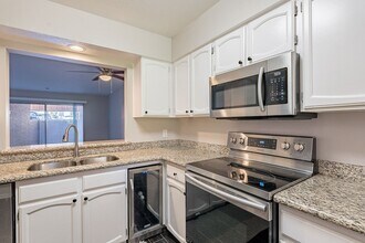 7494 E Earll Dr in Scottsdale, AZ - Building Photo - Building Photo