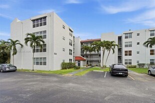 9421 Evergreen Pl, Unit 103 in Davie, FL - Building Photo