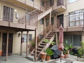 4225 Estrella Ave, Unit 4 in San Diego, CA - Foto de edificio - Building Photo