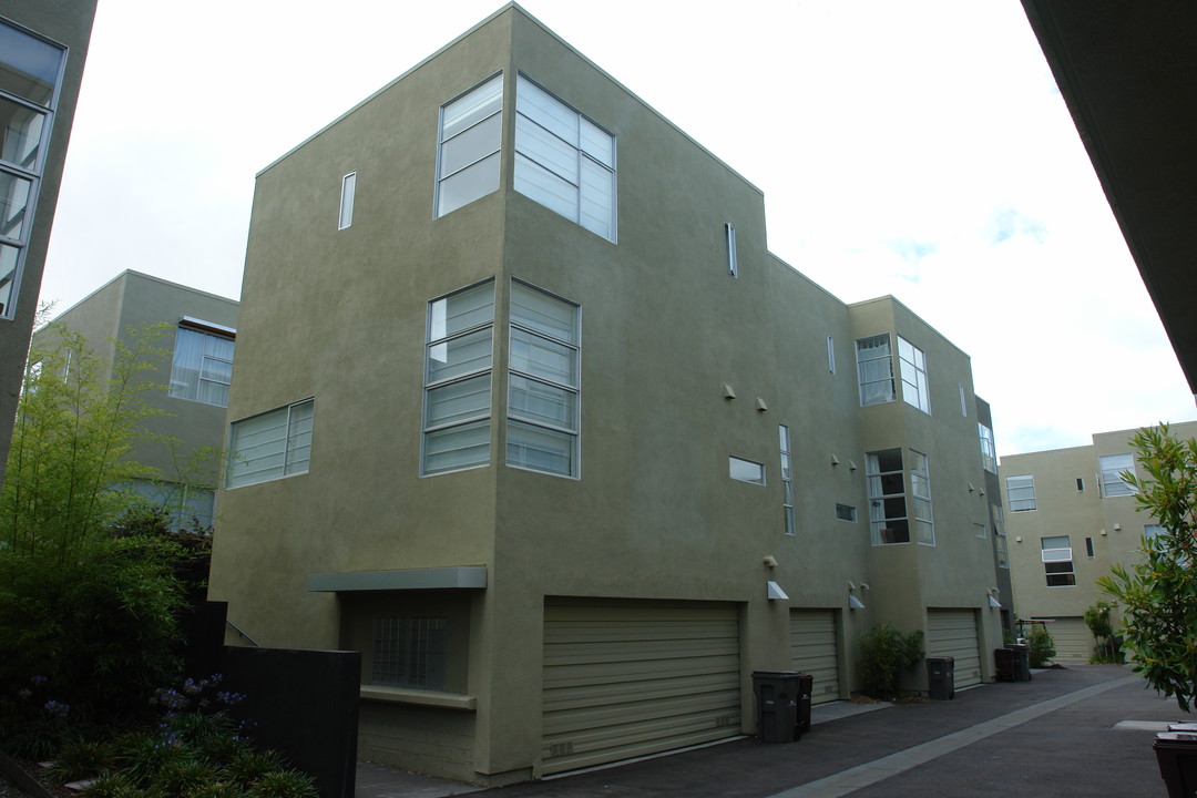 5805 Doyle St in Emeryville, CA - Foto de edificio