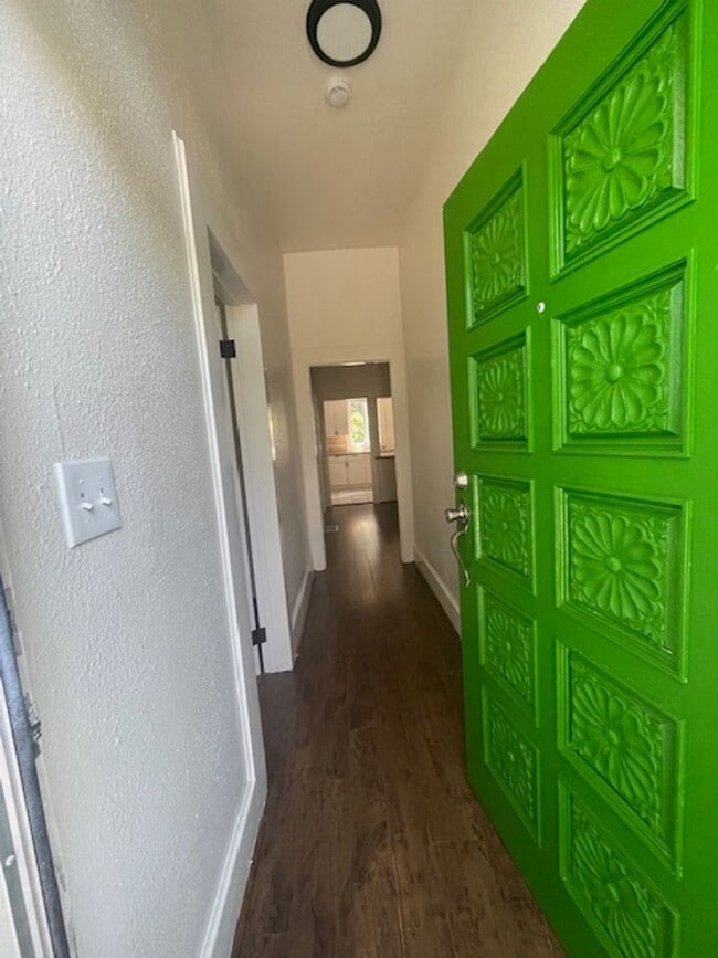 1020 Wood St in Oakland, CA - Building Photo - Building Photo