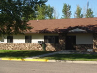 Oak Street in Danube, MN - Foto de edificio - Building Photo