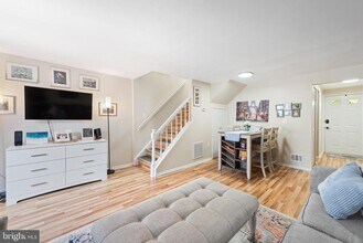 15 Dulany Ct in Sterling, VA - Building Photo - Building Photo