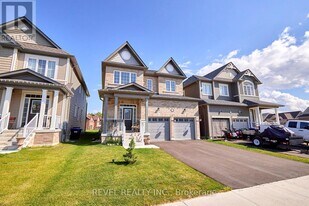 33 Wood Crescent in Angus, ON - Building Photo