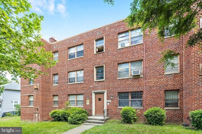 property at 206 Trenton Pl SE