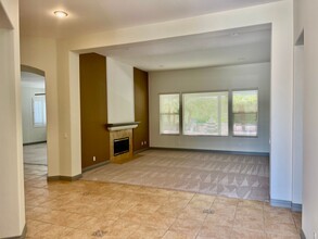 2173 Alpinemist St in Corona, CA - Building Photo - Building Photo