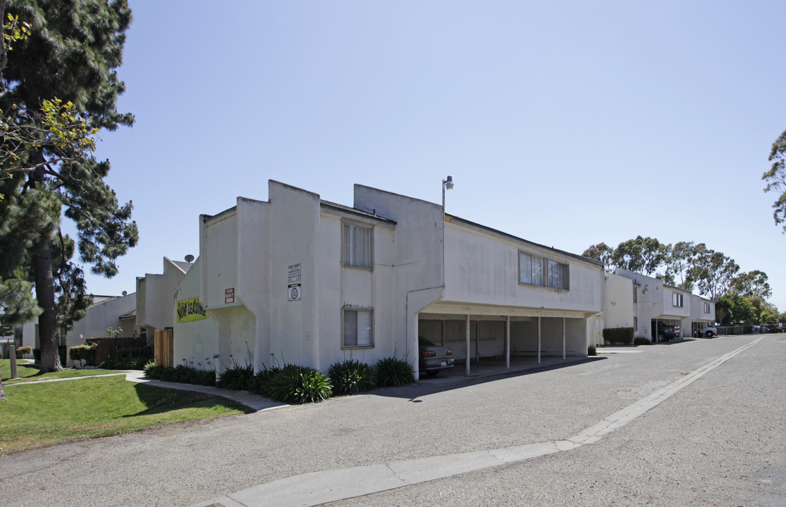 Woodhaven Apartments in Santa Maria, CA - Building Photo