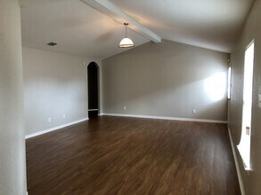 6616 Luckey Square in San Antonio, TX - Building Photo - Building Photo