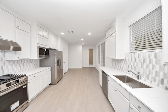 property at 904 Capracotta Dr