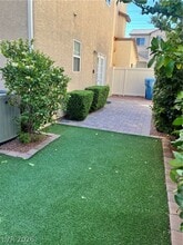 10261 Ladybug Bend St in Las Vegas, NV - Building Photo - Building Photo