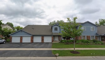 1741 Chesapeake Ln in Schaumburg, IL - Building Photo