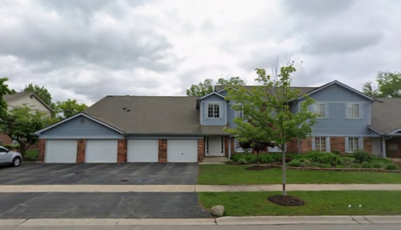 1741 Chesapeake Ln in Schaumburg, IL - Foto de edificio